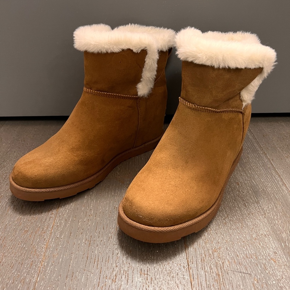 Juicy Couture Brown Suede Ankle Boots with White Fur Trim